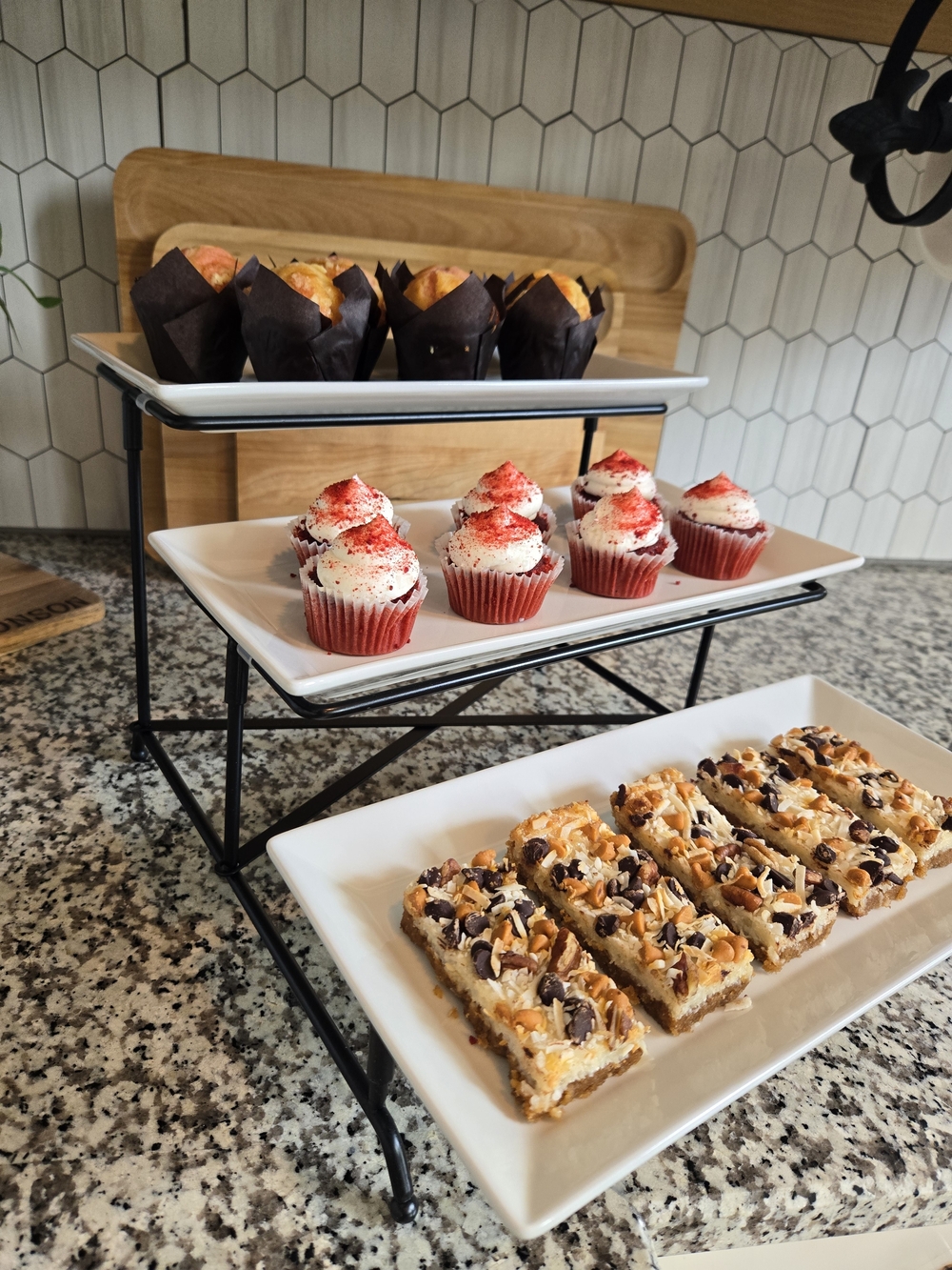 3-Tier Black Metal and White Serving Stand - Home Kitchen